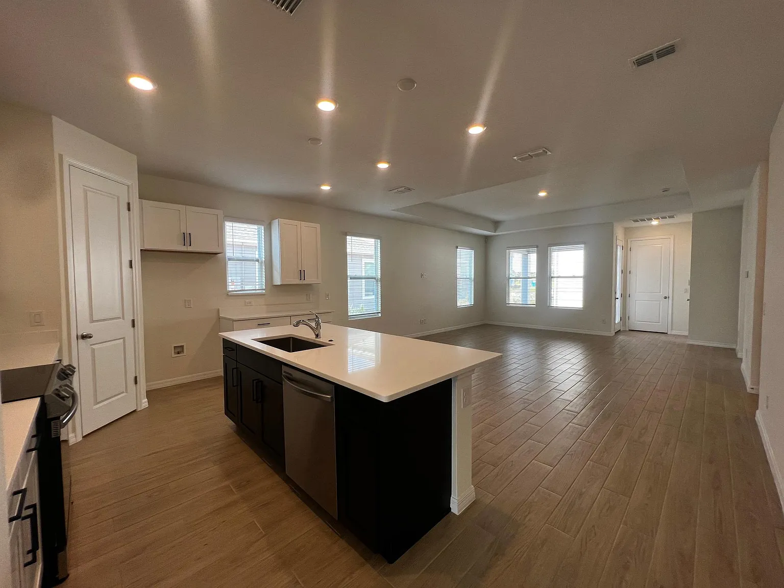 2994 Polaris Dr — Photo 2