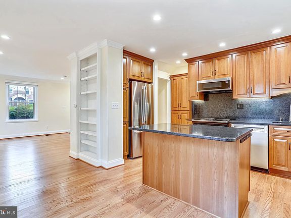 5th image of 3512 S Stafford St