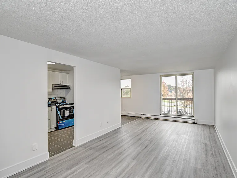 137 Woodside Ave — Photo 7