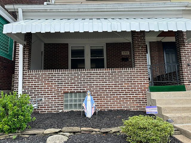 1st image of 356 42nd St