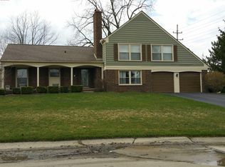 1510 Old Chatham Dr, Bloomfield Hills, MI 48304