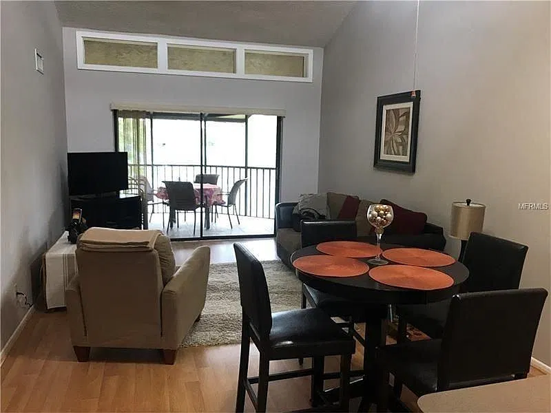 2 bed, 930 sqft, $1,600 — Photo 3