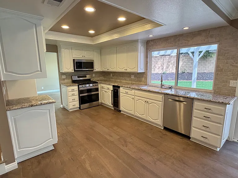 2229 E Chesterton St — Photo 11