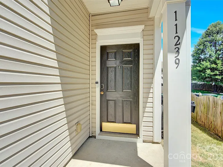11239 Cypress View Dr — Photo 32