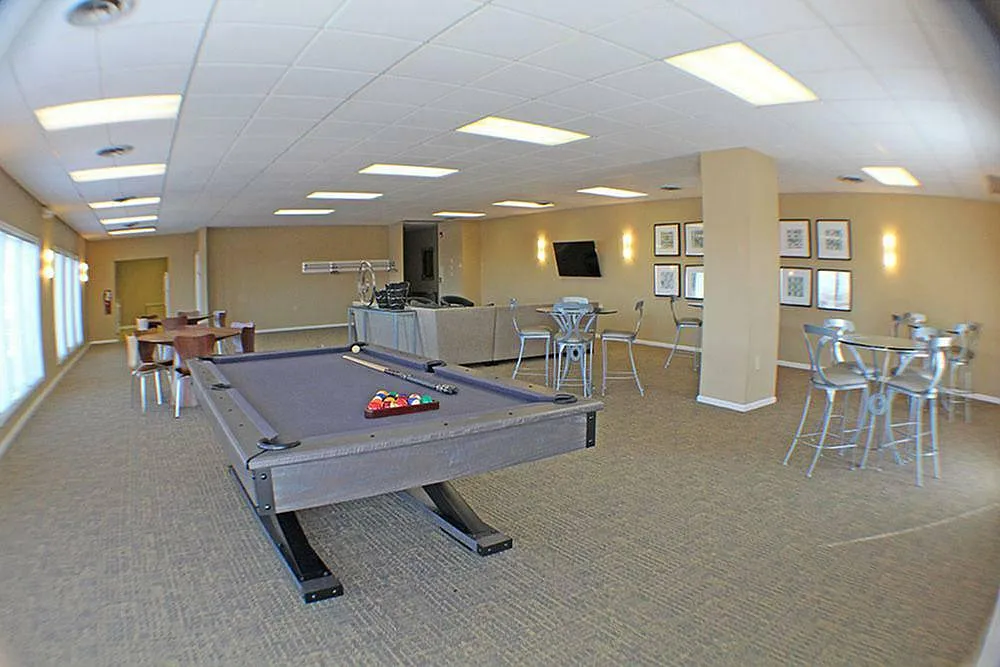 Lincoln Manor — Photo 3