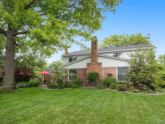 3rd image of 46023 Amesbury Dr