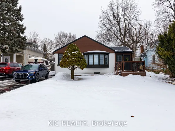 156 Commercial St, Milton, ON L9T 2J2