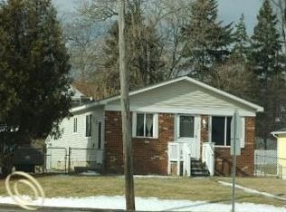 580 S Winding Dr, Waterford, MI