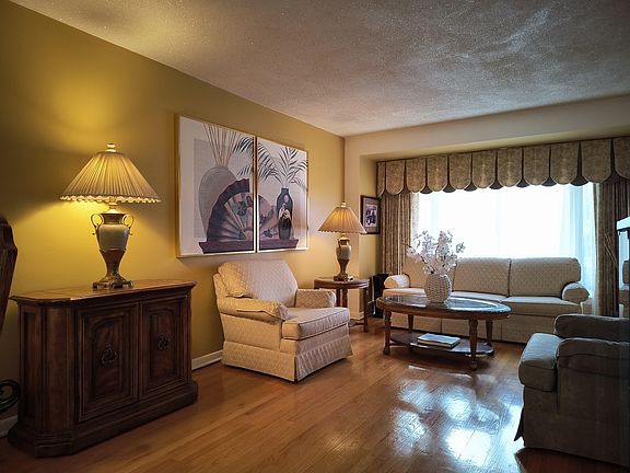 3rd image of 10153 S Saint Lawrence Ave