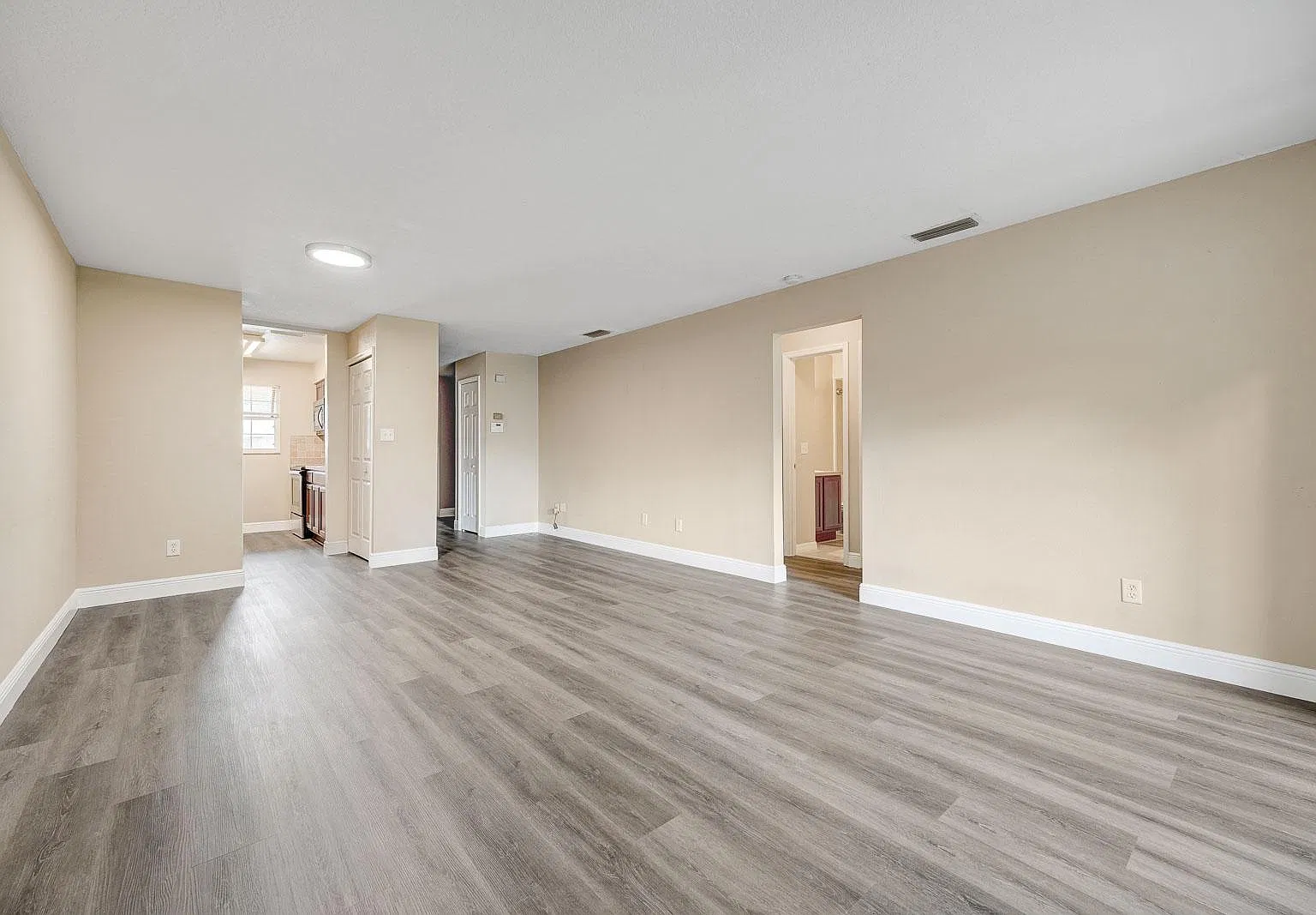 1 bed, 747 sqft, $1,550 — Photo 3