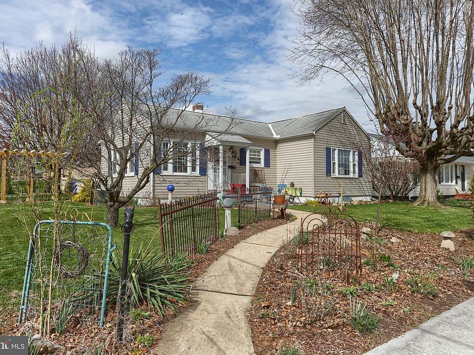 1st image of 403 E Chestnut St