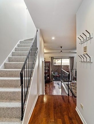 2nd image of 854 W Ainslie St