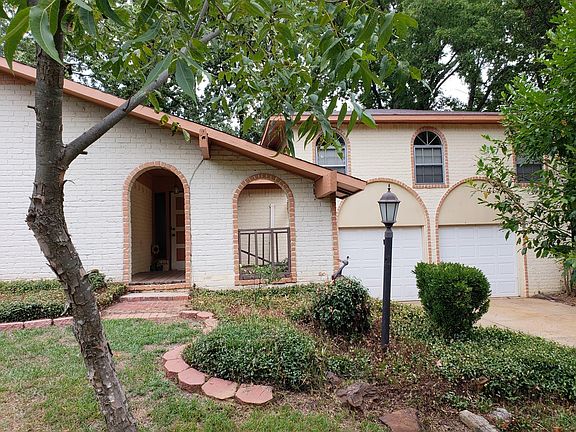 2nd image of 2807 Crestwood Ln