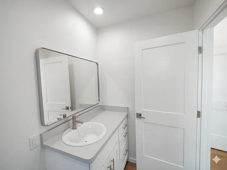 746 NE Revere Ave — Photo 23