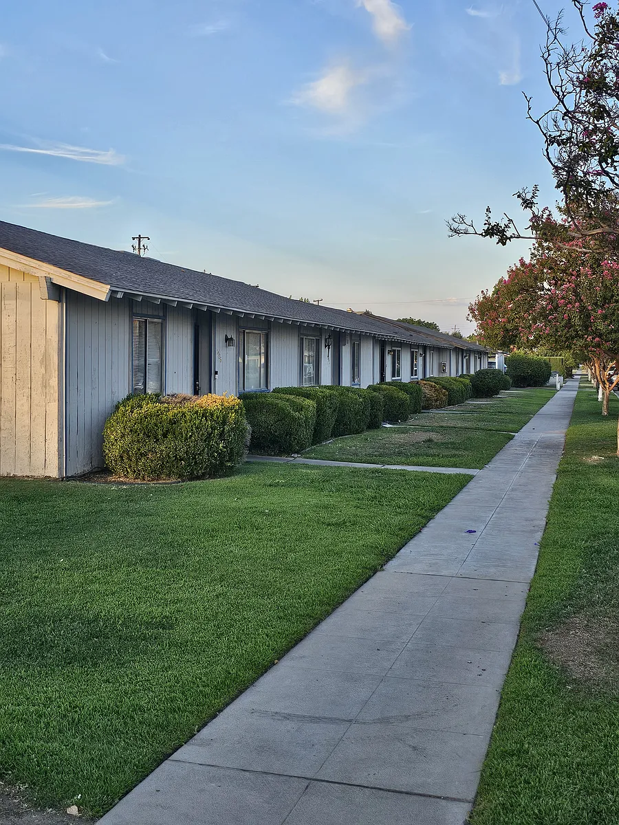 Building Photo - Westbridge Apartments