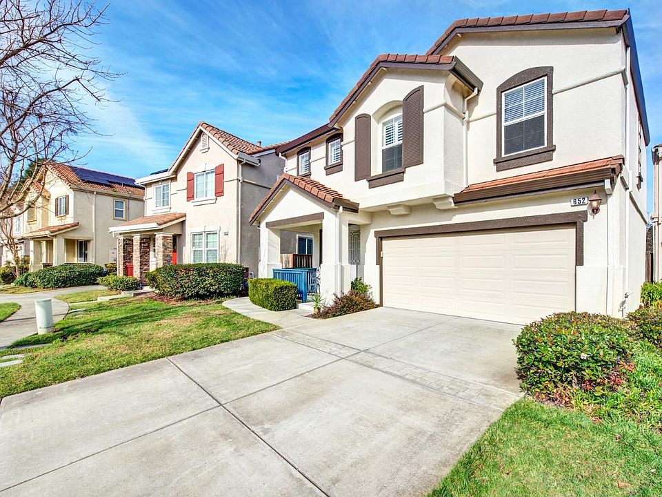 2nd image of 652 Greentree Circle