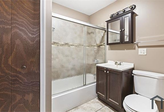 4th image of 323 Memorial Dr #1