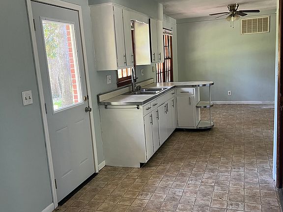 4th image of 603 S Dixon Ave