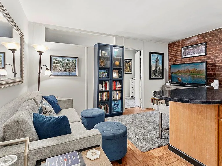 235 E 51st St #2B — Photo 1