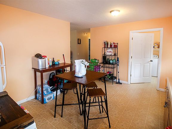 2nd image of 302 Mercer St