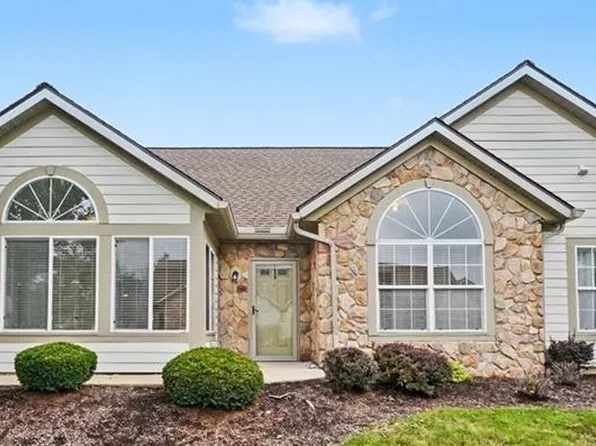 604 Crossings Cir, Tallmadge, OH 44278