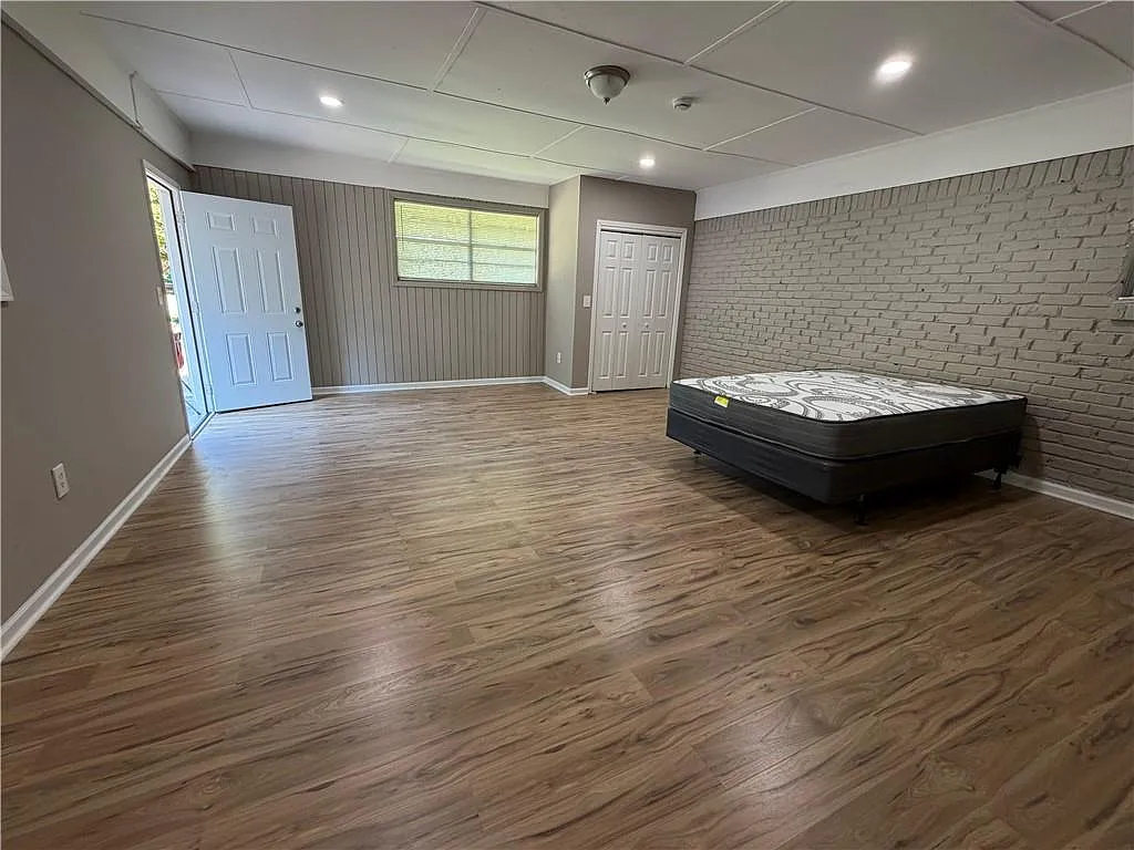 1 bed, 1.0 bath, 585 sqft, $1,200 — Photo 2