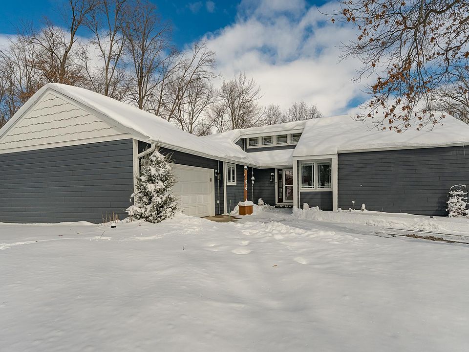 1st image of 816 Hickory Ln