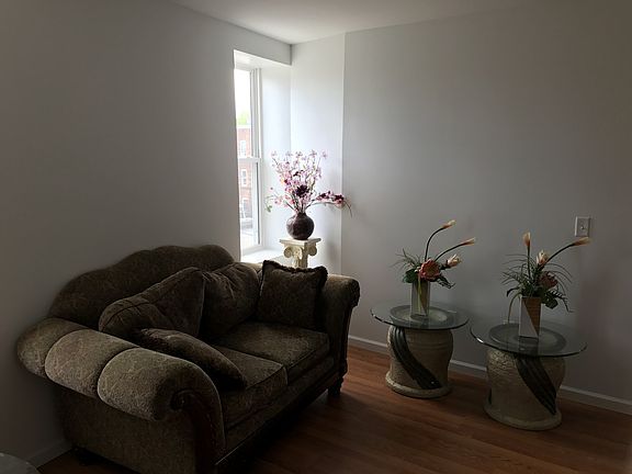 5th image of 323 Saint Anthony St