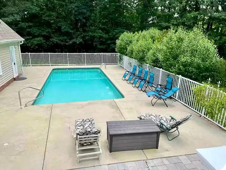 3001 Latta Dr — Photo 1