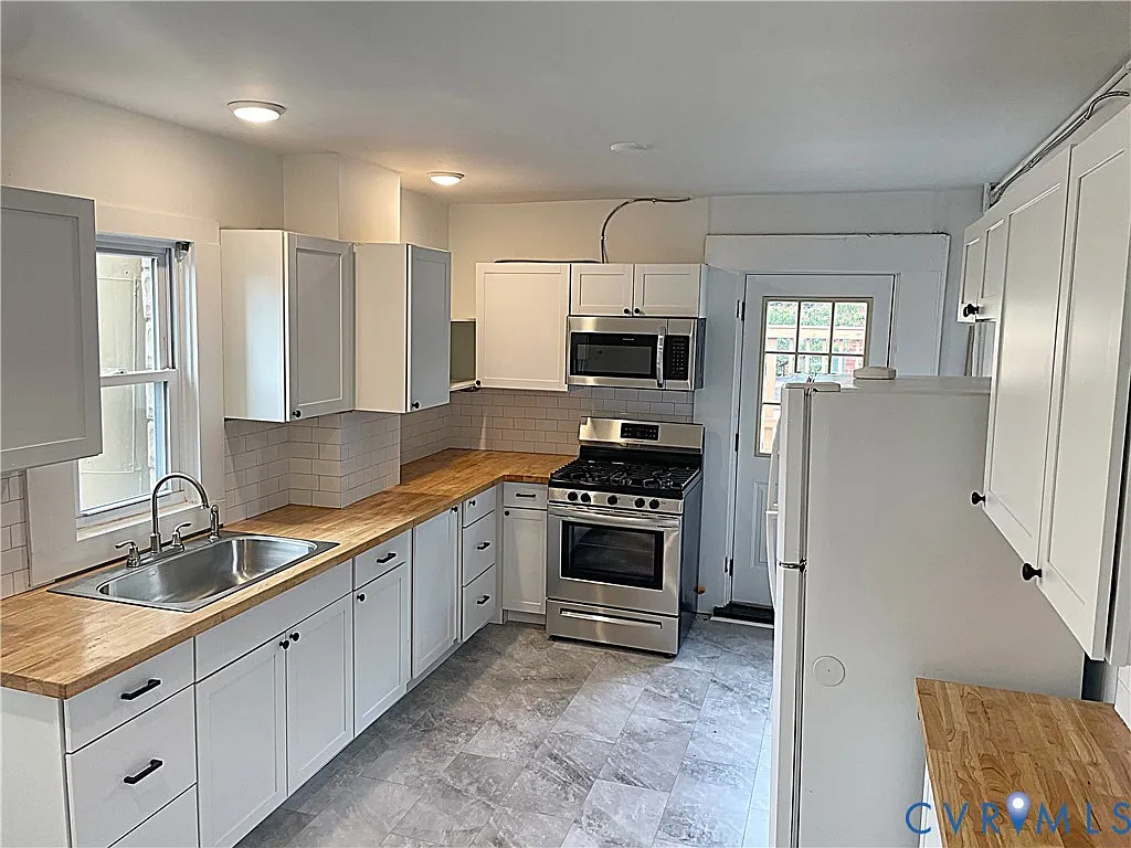 3 bed, 2.0 bath, 1460 sqft, $2,490 — Photo 3