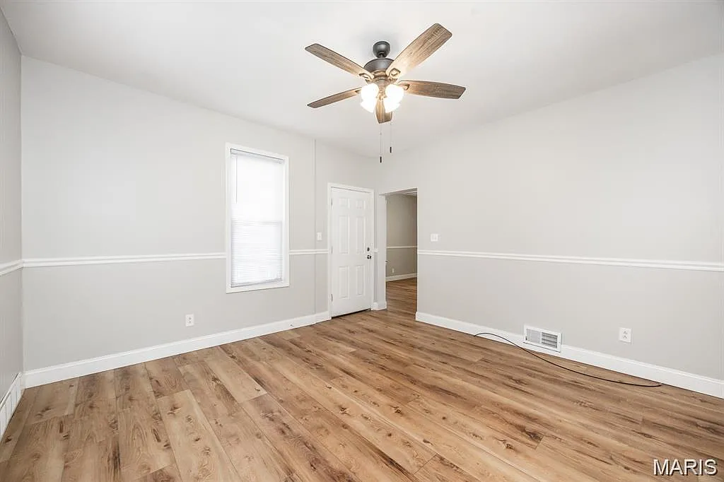 3 bed, 2.0 bath, 1912 sqft, $2,400 — Photo 2