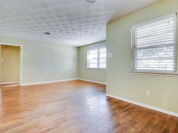 5th image of 3071 Mark Twain Dr