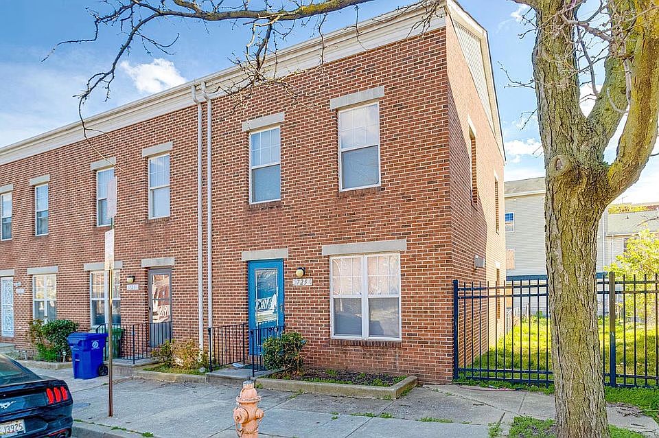 1st image of 725 W Cherry Blossom Way #1