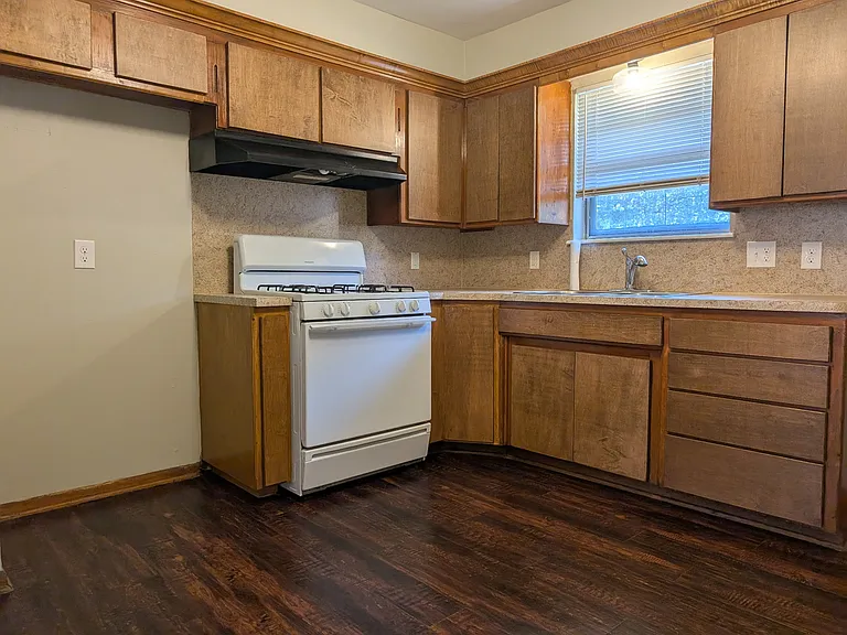 728 SW 4th Pl — Photo 2