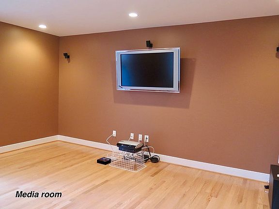 3rd image of 6853 Melrose Dr