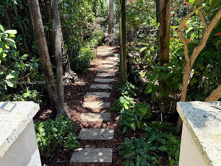 455 Amalfi Ave — Photo 27
