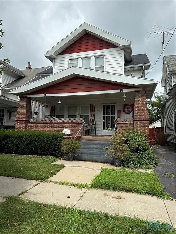 2137 Valentine St photo 1