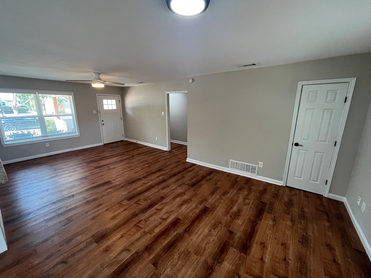 3 bed, 1.5 bath, 1188 sqft, $2,100 — Photo 4