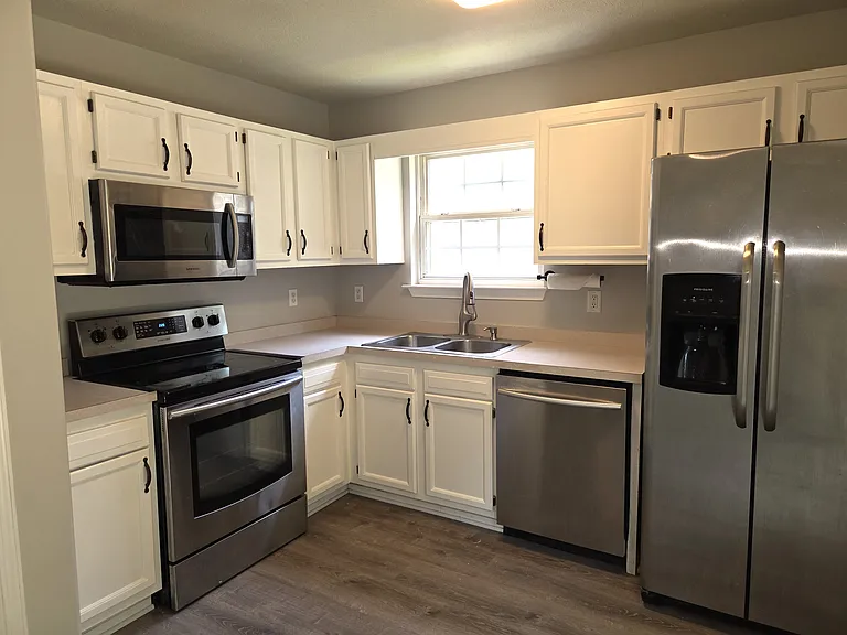 240 Mike Dr — Photo 8