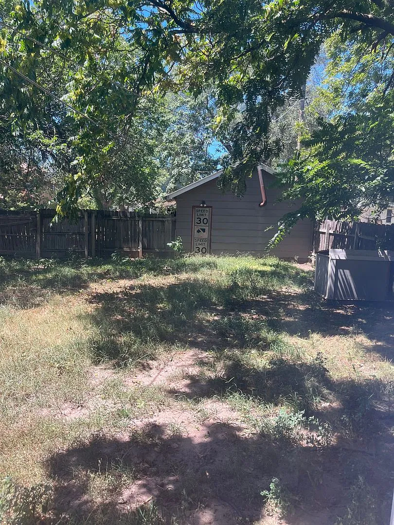 $1175 - 3 bed 1 bath - Single Family Home — Photo 3