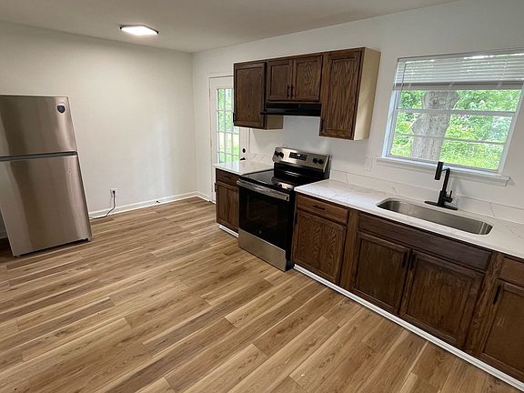 4th image of 1033 Healy St