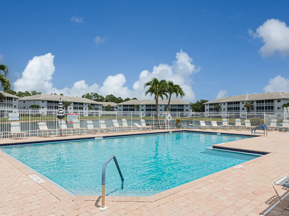 7811 Regal Heron Cir #302