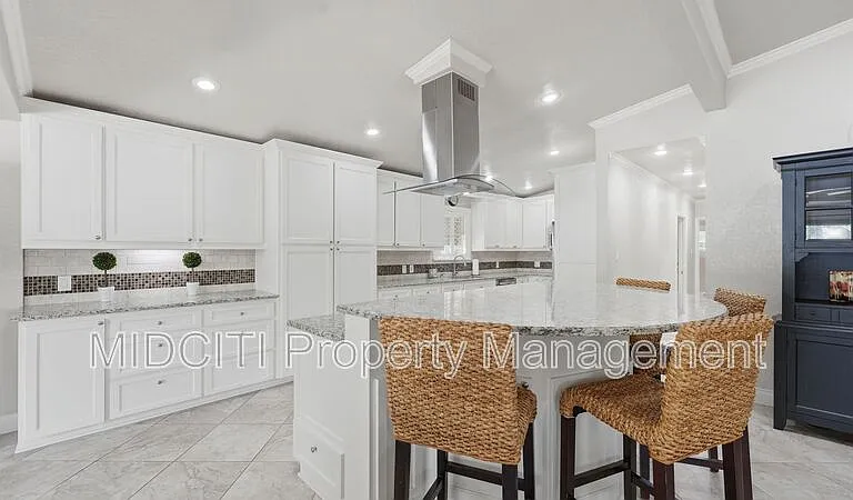 156 Trelawney St — Photo 13