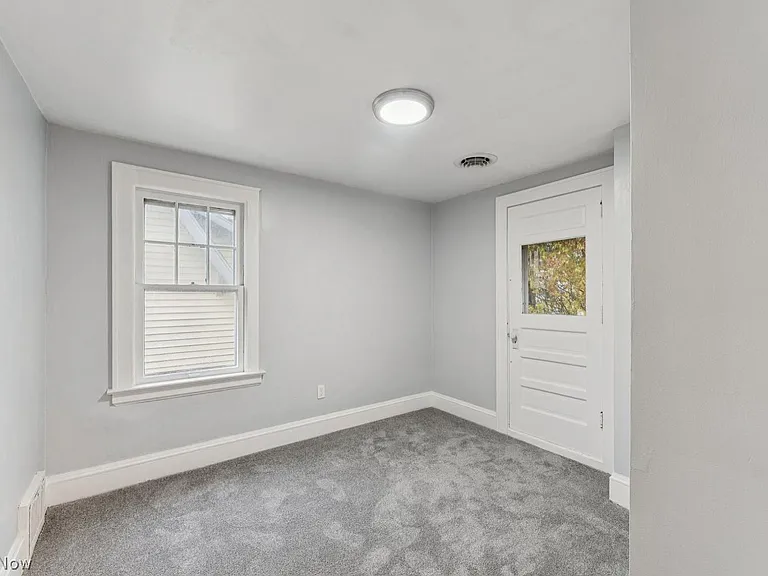 1387 Dietz Ave — Photo 22