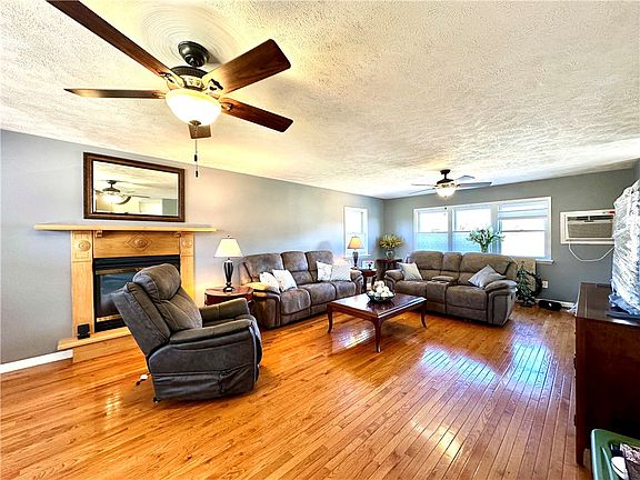 4th image of 4752 Clawson Dr