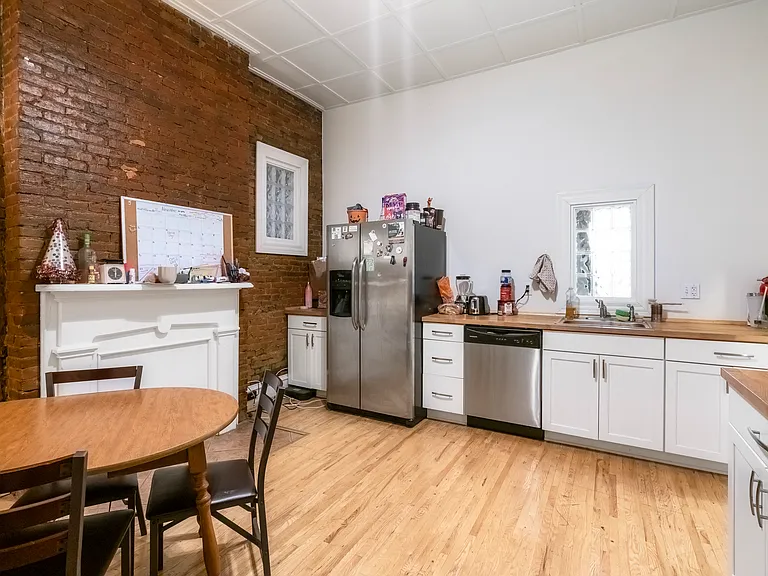 2120 E Carson St — Photo 6