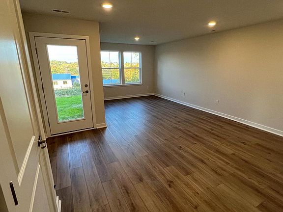 5th image of 839 Pecan Rd