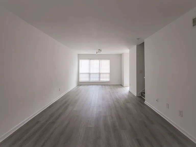 Golden Gate Townhomes — Photo 107