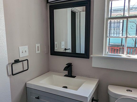 4th image of 513 E Anderson Ln #513