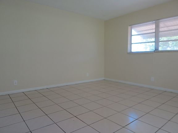 4th image of 2302 Taylor St APT 6